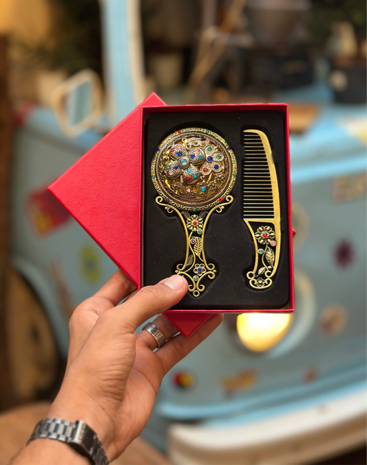 مرايا مزخرفة باسمك… زينة وهدية ما تتنساش ✨